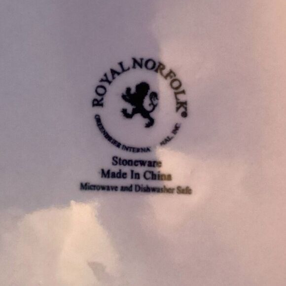 ROYAL NORFOLK 10 1/2" Dinner Plates w/ Red Cherries & Green Leaves - Picture 4 of 5